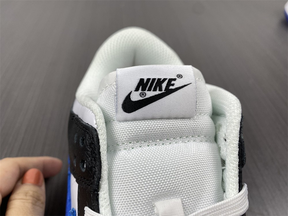NIKE DUNK LOW