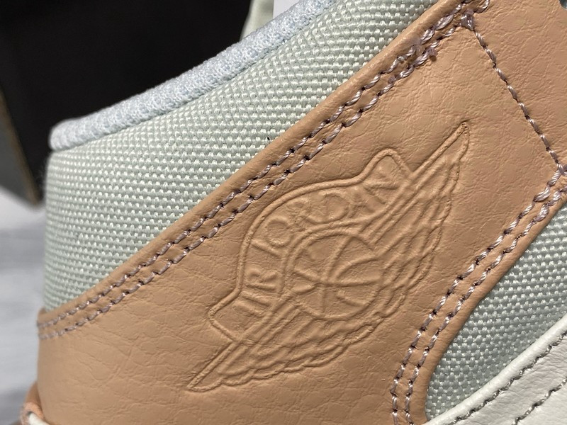AIR JORDAN 1 MID