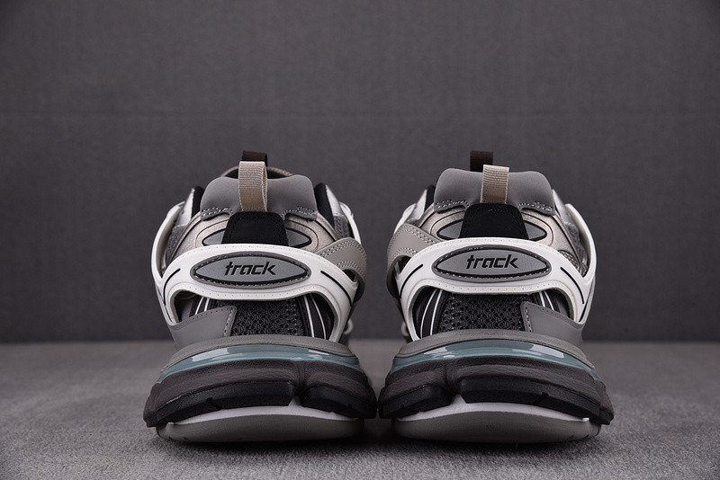 Ba*len*cia*ga track trainer