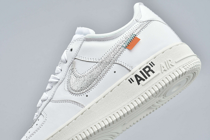 NIKE AIR FORCE 1